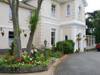 Muntham & Town House 3*
